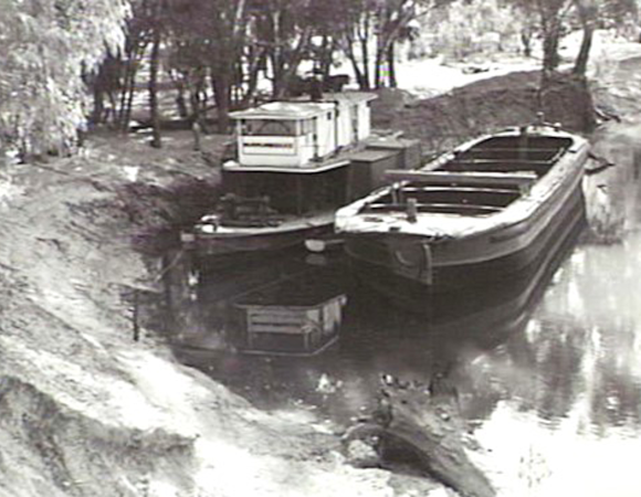 Paddle steamer murrumbidgee and barge edited v3